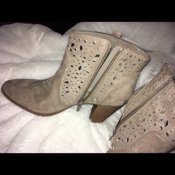 JLo booties. Tan w silver accents 3" heel - Picture 4 of 8